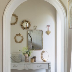 MATHILDE CREATIONS - Corona Rotonda in Metallo Dorato Grande